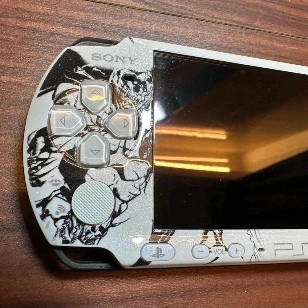 Sony PSP Handheld Console - Artistic White and Black
